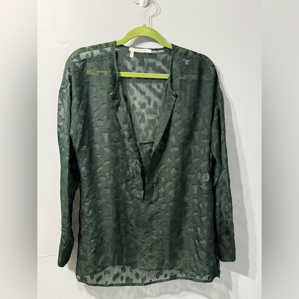 Derek Lamb‎ 10 Crosby Silk Dark Green Sheer Cheetah Print Women’s Blouse Size 0